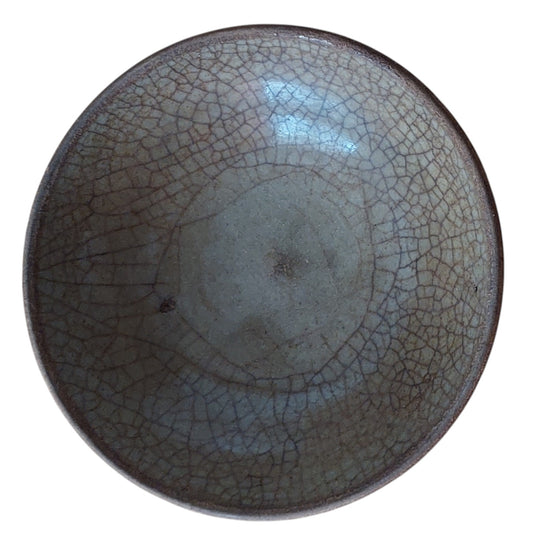 古陶瓷碗｜開片青灰釉｜磚紅露胎｜無款｜直徑約13.2cm 高約4.8cm｜附盒子（盒有損壞, 用膠帶黏住）｜正面